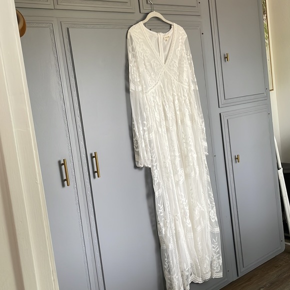 White Long sheer lace maternity dress. - Picture 7 of 7